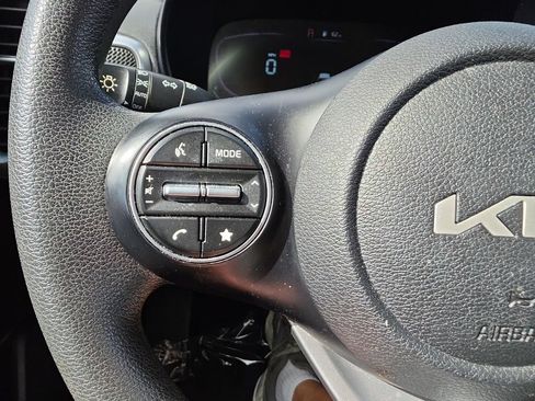 Used 2025 Kia Soul LX FWD image 21