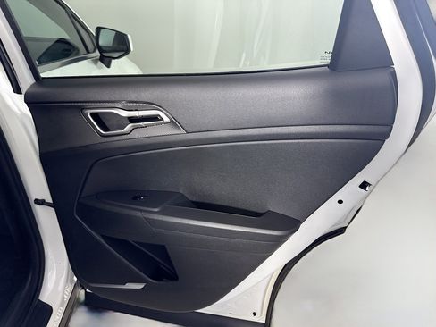 Used 2025 Kia Sportage LX image 27