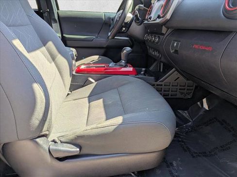 Used 2019 Toyota Tacoma TRD Off-Road image 30