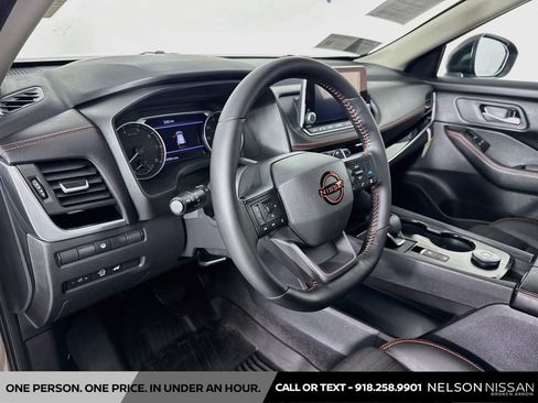 Certified 2025 Nissan Rogue SV AWD/4WD image 9