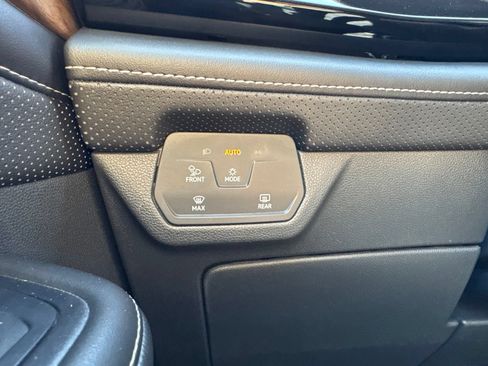Used 2024 Volkswagen Atlas SE FWD image 24