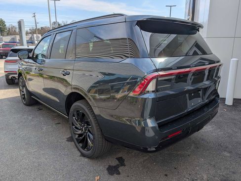 New 2026 Lincoln Navigator Reserve AWD/4WD image 9