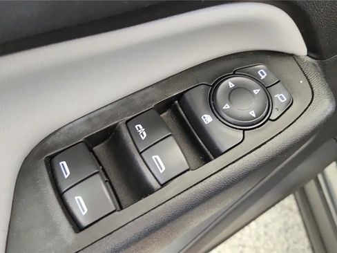 Used 2020 Chevrolet Equinox LS FWD image 30