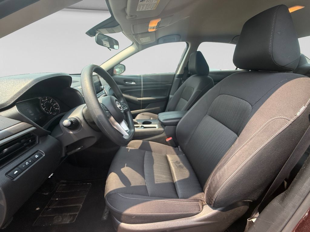 Used 2025 Nissan Altima 2.5 SV FWD image 21