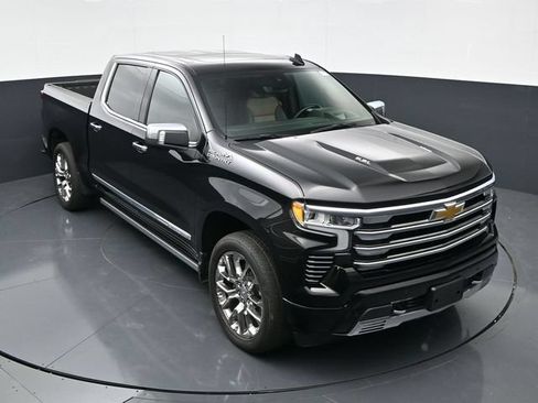Used 2025 Chevrolet Silverado 1500 High Country AWD/4WD image 34