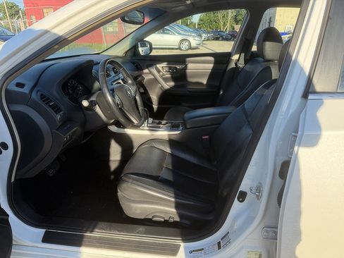 Used 2013 Nissan Altima 2.5 SL w/ Technology Pkg FWD image 11