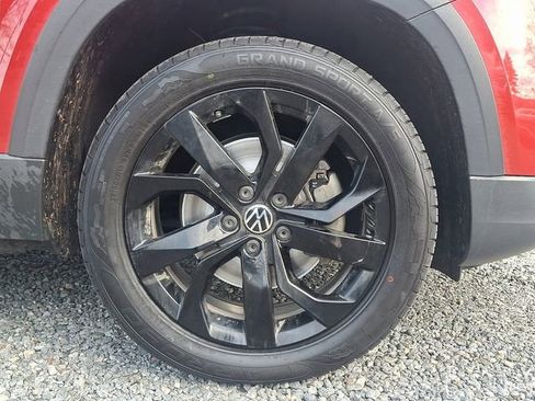 Certified 2022 Volkswagen Taos SE image 8