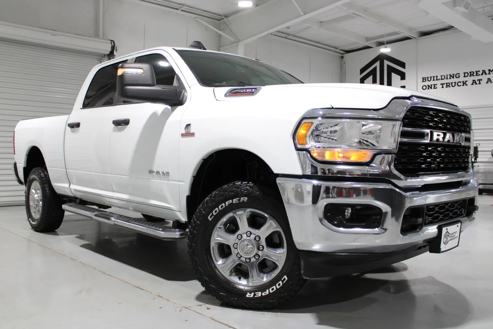 Used 2024 RAM 2500 Big Horn w/ Off Road Package AWD/4WD image 3