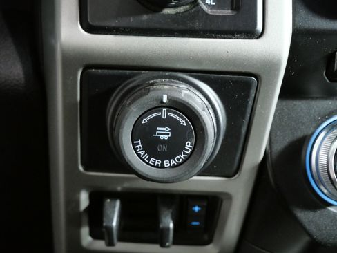 Used 2018 Ford F150 Lariat w/ Equipment Group 502A Luxury AWD/4WD image 25
