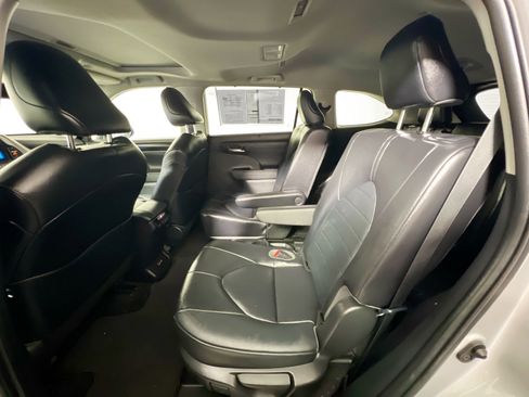 Used 2023 Toyota Highlander XLE image 29