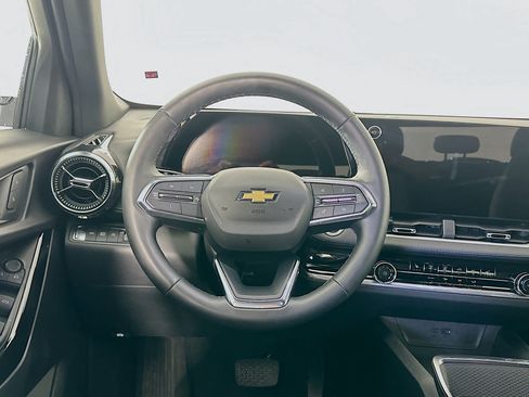 Used 2025 Chevrolet Equinox LT AWD/4WD image 18