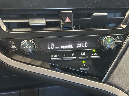 Used 2022 Toyota Camry SE w/ Carpet Mat Package (TMS) FWD image 10