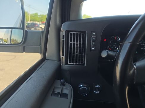 Used 2023 GMC Savana 3500 LS RWD image 21