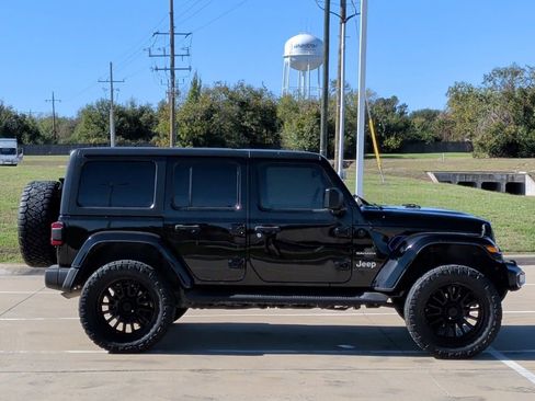 Used 2021 Jeep Wrangler Unlimited Sahara 4xe image 9