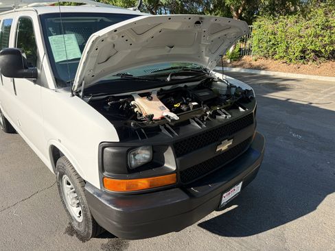 Used 2015 Chevrolet Express 2500 image 34