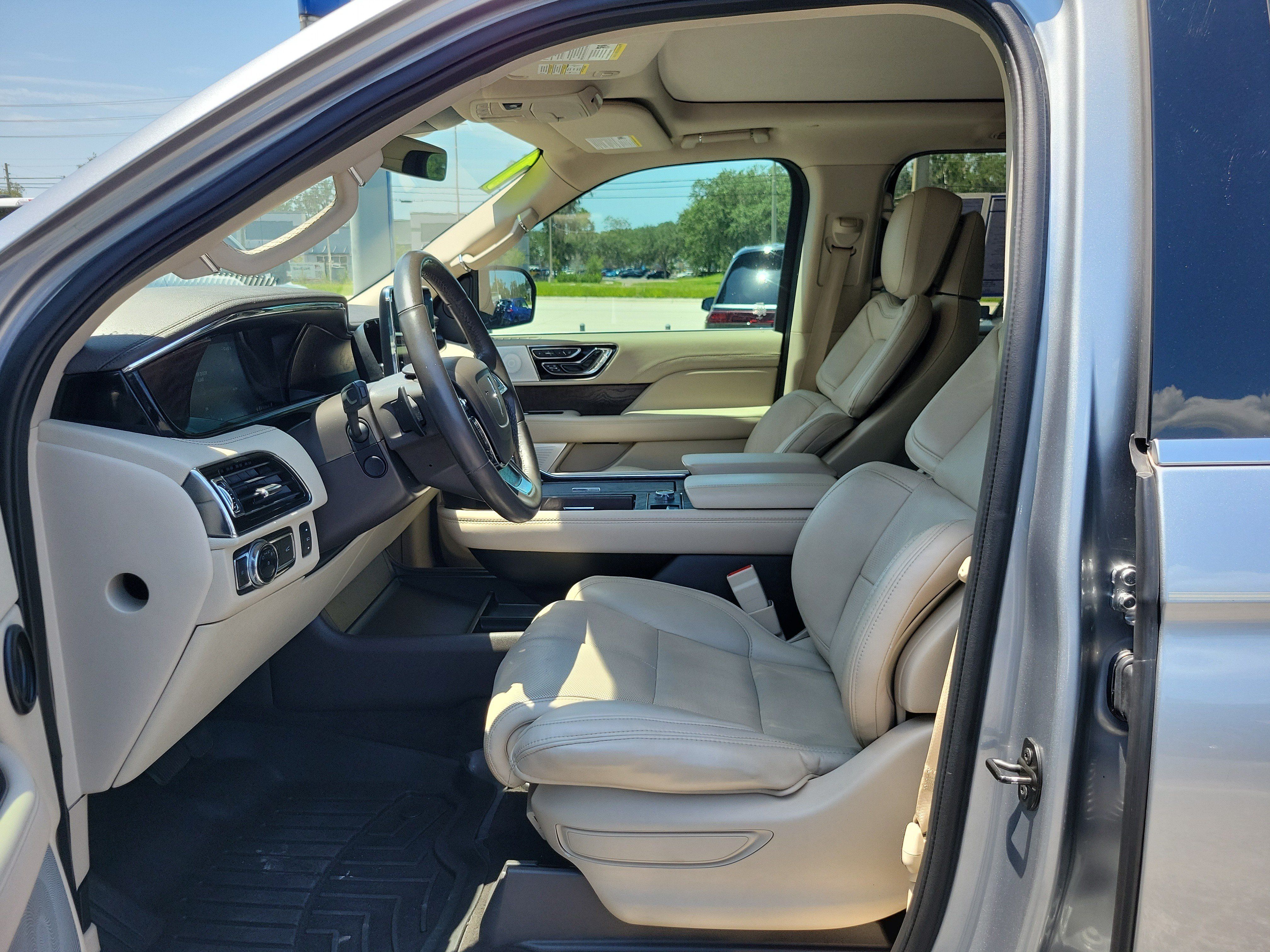 Used 2021 Lincoln Navigator Reserve w/ Luxury Package AWD/4WD image 18