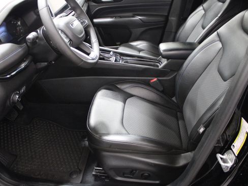Used 2025 Jeep Compass Latitude w/ Convenience Group AWD/4WD image 5