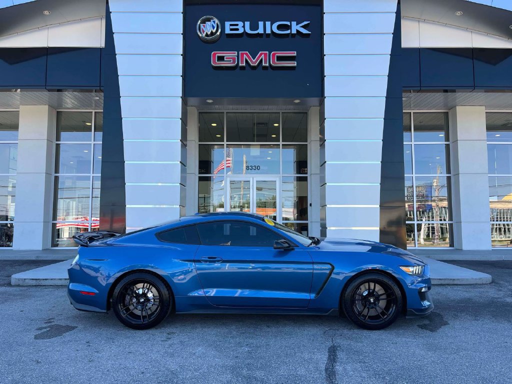Used 2019 Ford Mustang Shelby GT350 w/ Technology Package RWD image 2