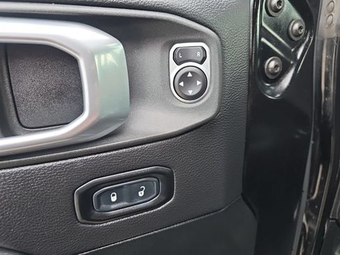 Used 2021 Jeep Wrangler Unlimited Sahara AWD/4WD image 12