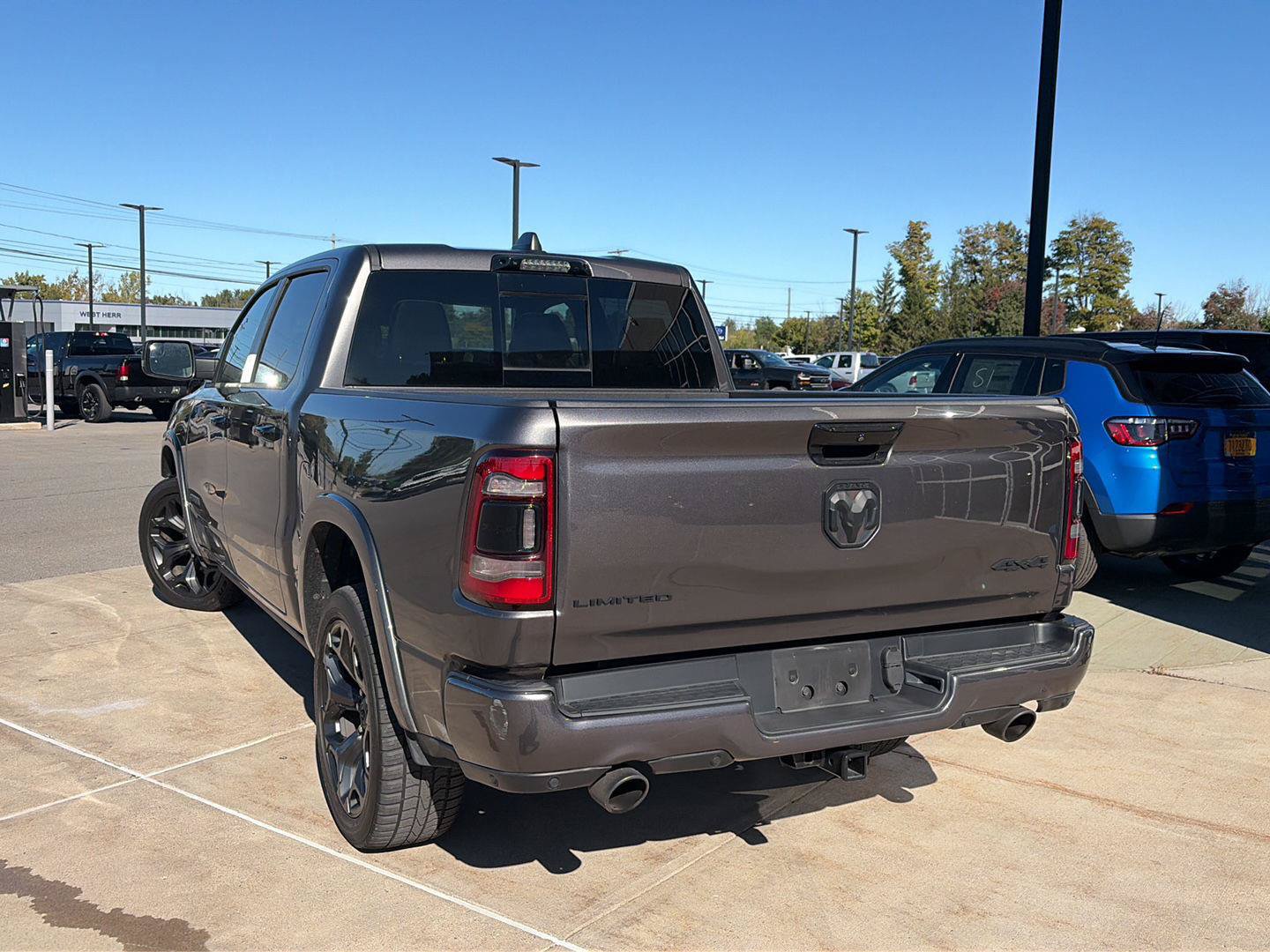 Used 2023 RAM 1500 Limited AWD/4WD image 3