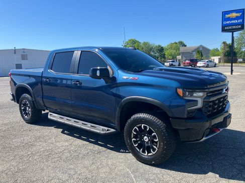 Used 2022 Chevrolet Silverado 1500 ZR2 w/ Technology Package AWD/4WD image 2