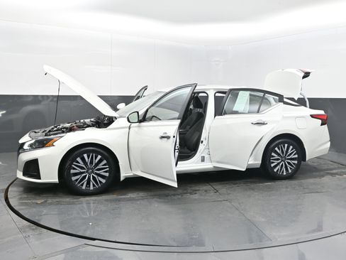 Used 2023 Nissan Altima 2.5 SV w/ SV Premium Package image 40