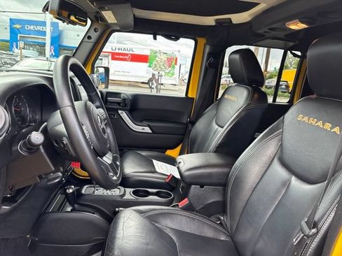Used 2015 Jeep Wrangler Unlimited Sahara w/ Max Tow Package AWD/4WD image 9