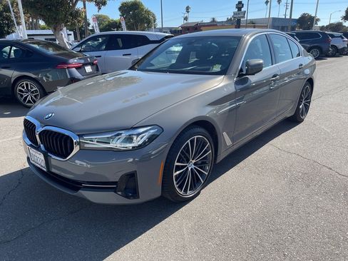 Used 2022 BMW 540i w/ Premium Package image 3