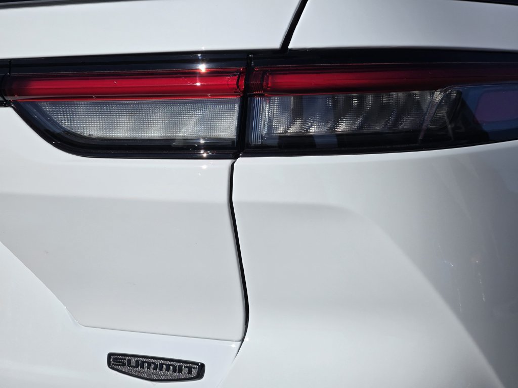 New 2027 Jeep Grand Cherokee Summit AWD/4WD image 12