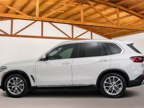 Used 2021 BMW X5 xDrive45e w/ Parking Assistance Package image 2