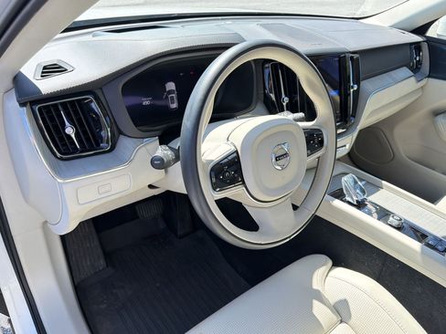 Used 2023 Volvo XC60 B5 Ultimate image 4