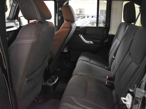 Used 2013 Jeep Wrangler Unlimited Sahara w/ Connectivity Group AWD/4WD image 13