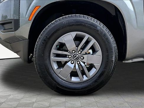 Used 2025 Nissan Frontier SV RWD image 9