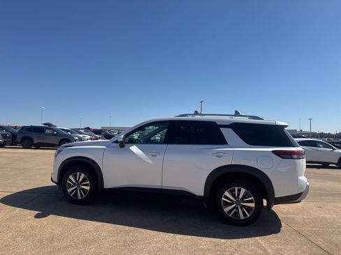 Certified 2025 Nissan Pathfinder SL image 15