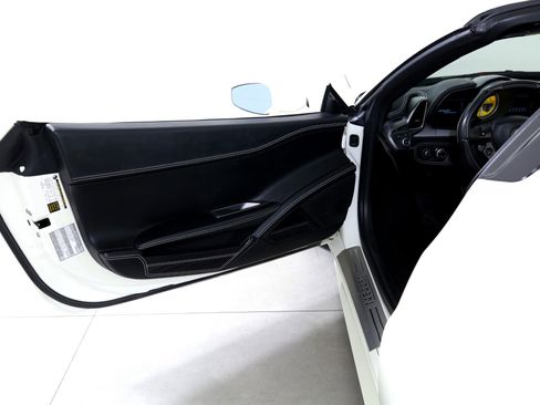 Used 2014 Ferrari 458 Spider RWD image 11