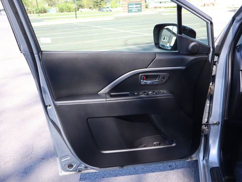 Used 2012 MAZDA MAZDA5 Touring w/ Moonroof & Audio Pkg image 25