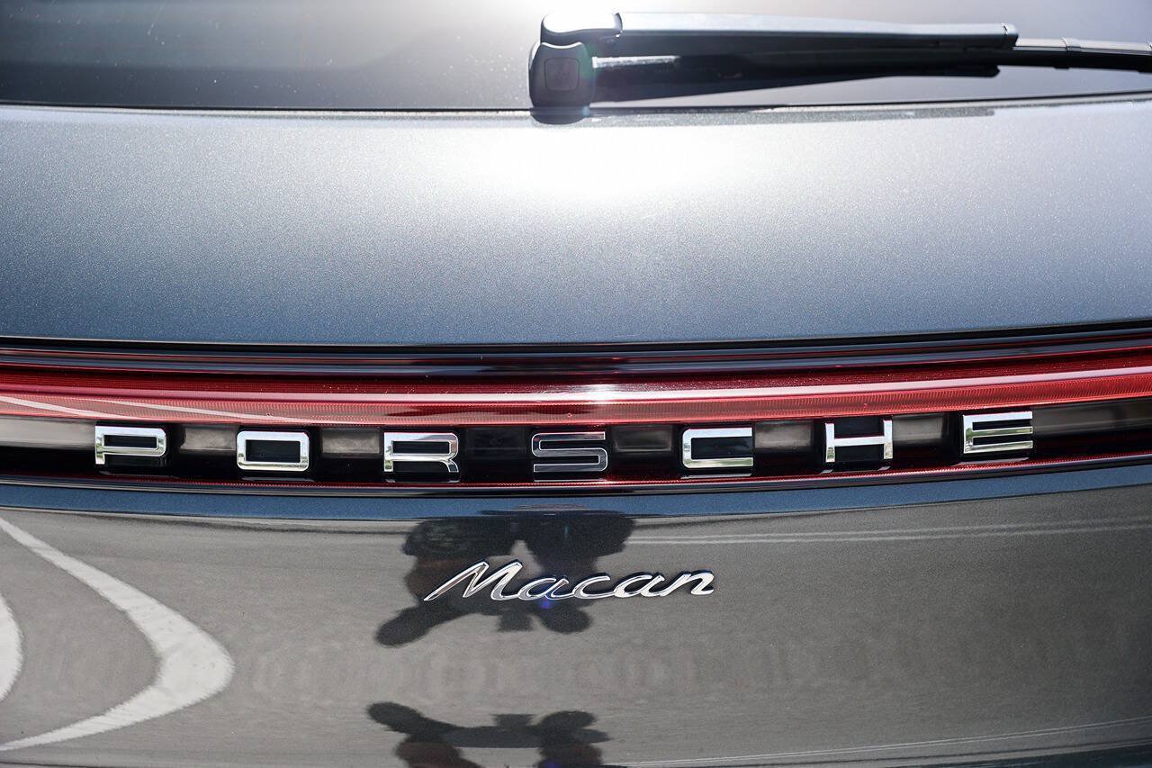 Used 2022 Porsche Macan AWD/4WD image 21