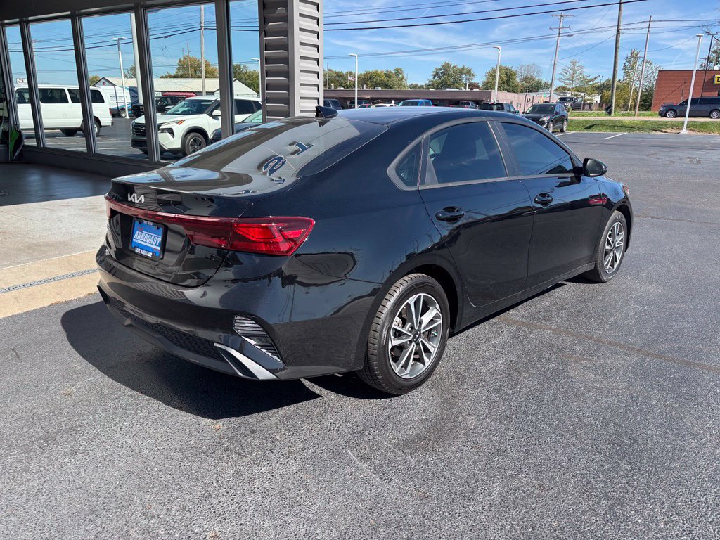 Used 2024 Kia Forte LXS w/ LXS Technology Package FWD image 5