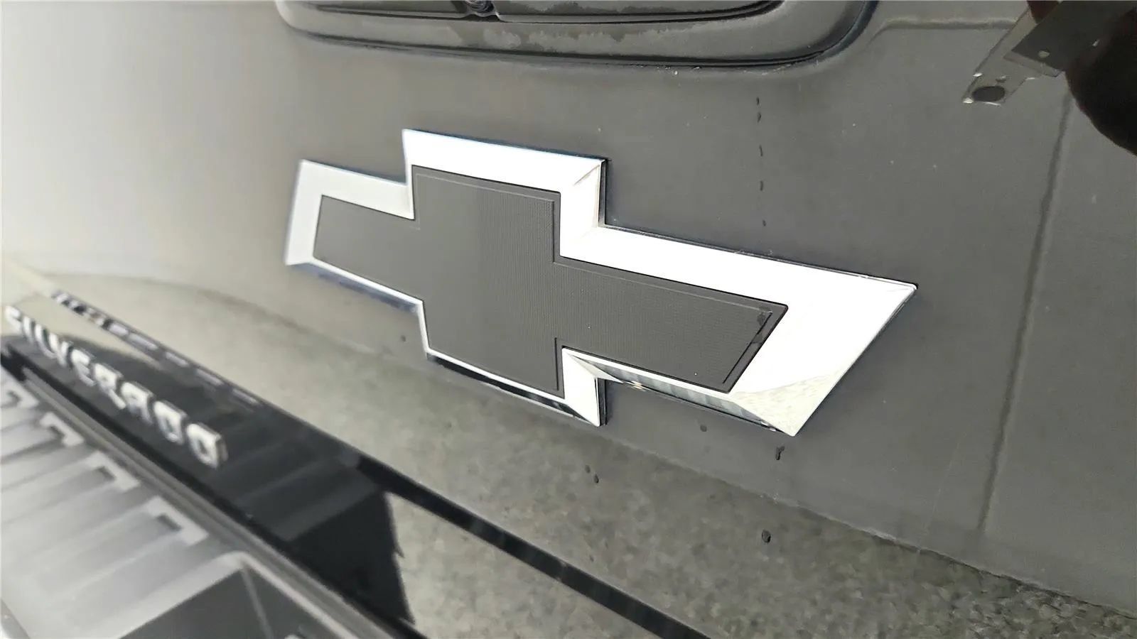 Used 2017 Chevrolet Silverado 1500 LT w/ Midnight Edition AWD/4WD image 33