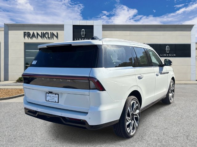 New 2027 Lincoln Navigator Reserve AWD/4WD image 7