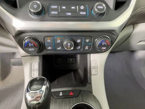 Used 2018 GMC Acadia SLT AWD/4WD image 32