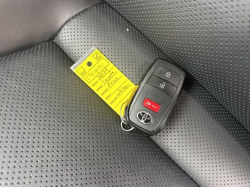 Used 2025 Toyota Prius XLE image 33