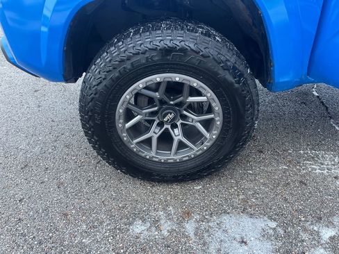 Certified 2021 Toyota Tacoma SR5 image 29