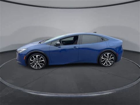 Used 2025 Toyota Prius Plug-In Hybrid image 4