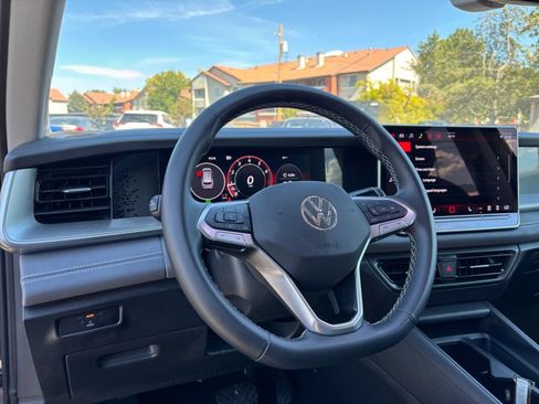 Used 2026 Volkswagen Tiguan SE FWD image 36