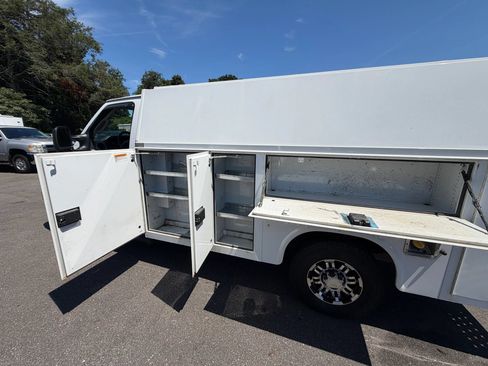 Used 2016 Ford E-350 and Econoline 350 Super Duty w/ Power Windows & Locks Group RWD image 16