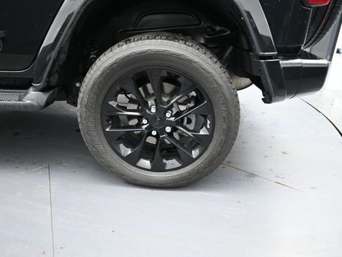 Used 2023 Jeep Wrangler Unlimited Sahara AWD/4WD image 15