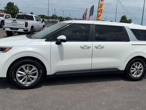 Used 2022 Kia Carnival LX FWD image 3