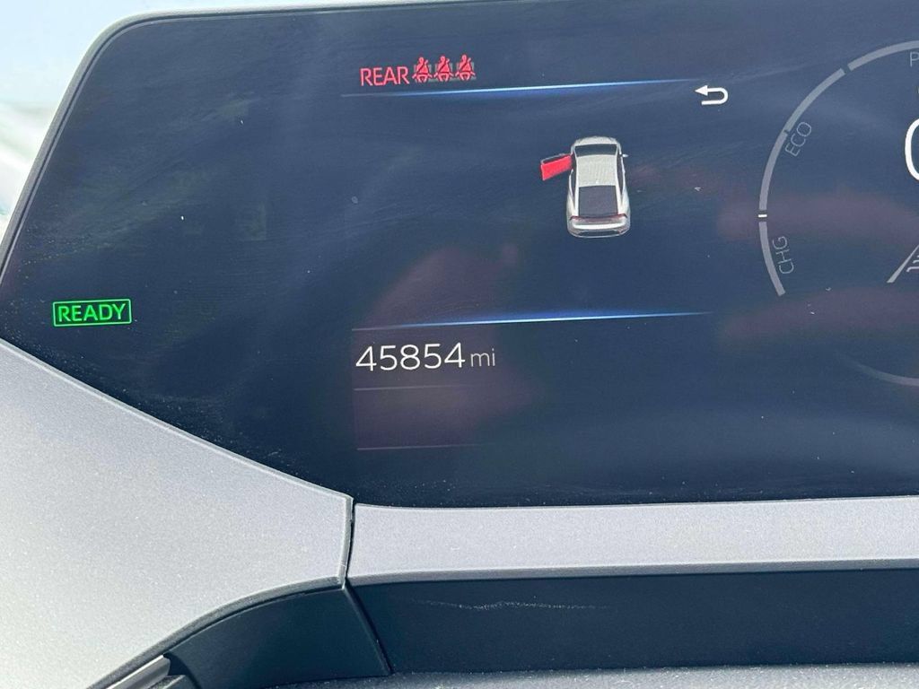 Used 2025 Toyota Prius LE FWD image 25