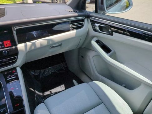 Used 2024 Porsche Macan AWD/4WD image 15